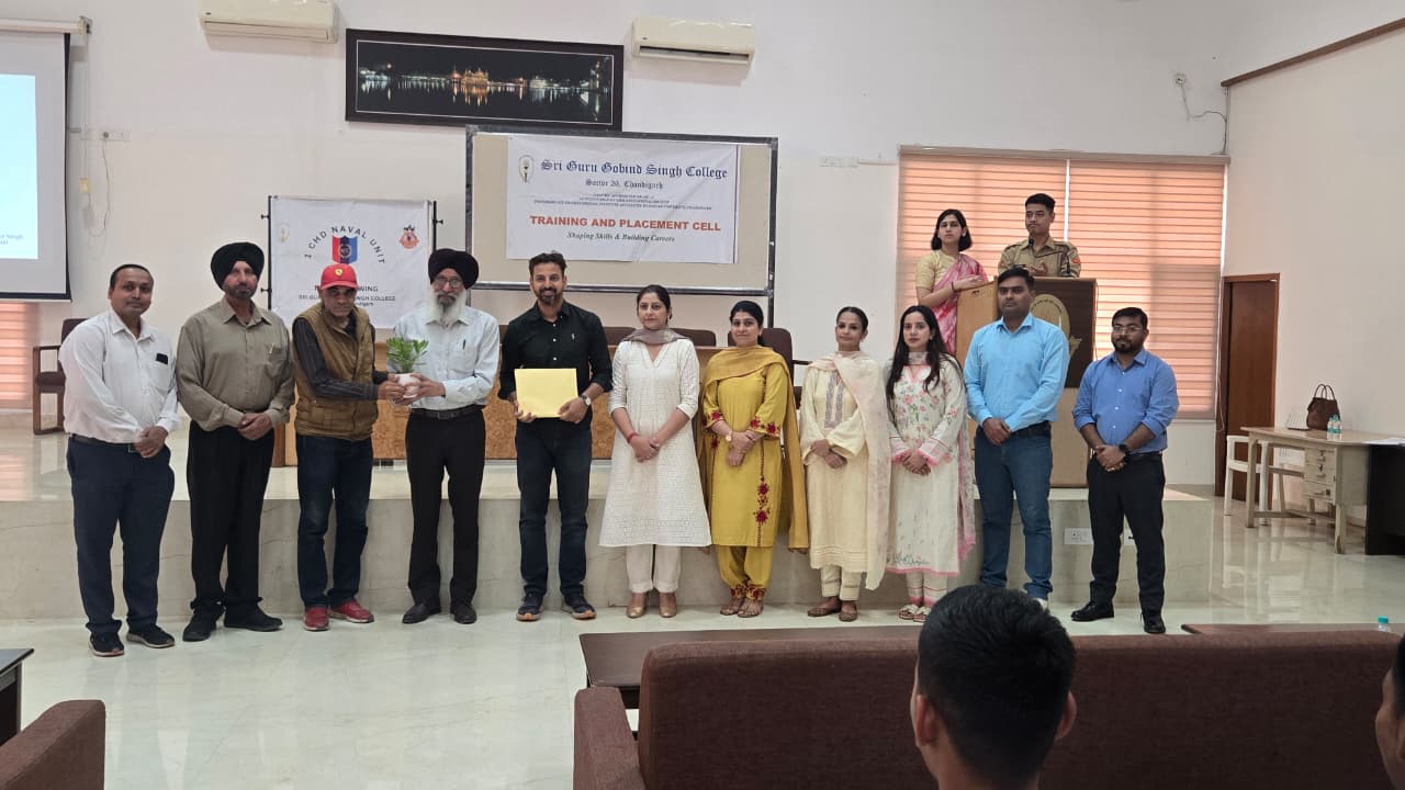Felicitation of Col. IPS Dhaliwal (Retd.) at a departmental career-guidance event.
